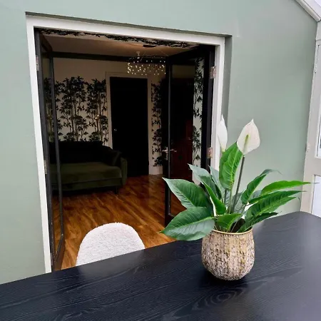 Secret Garden Estate - * Leyburn