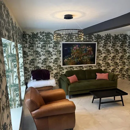Secret Garden Estate - * Leyburn